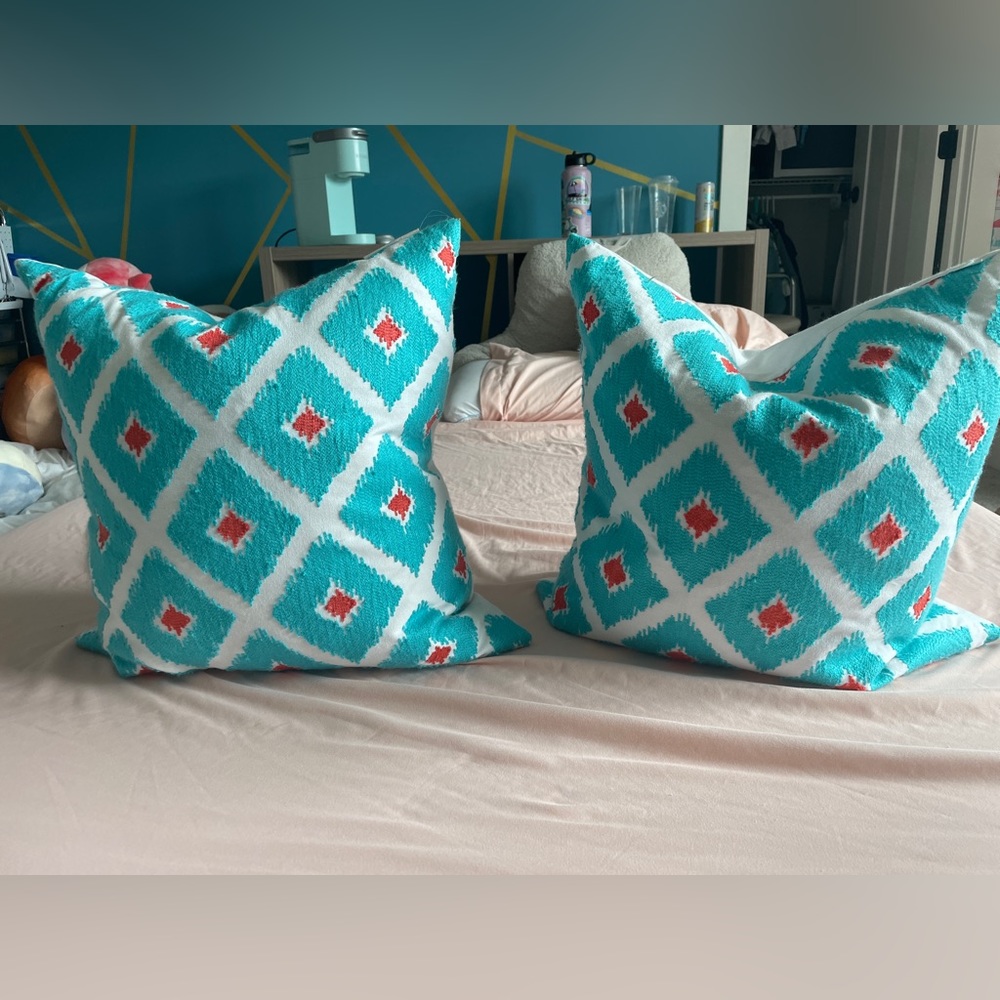 decorative pillows